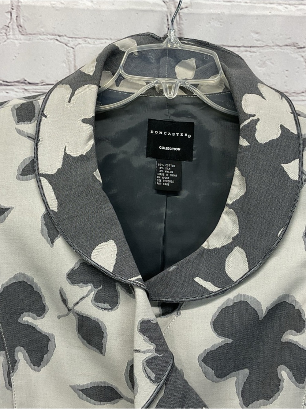 DONCASTER Collection Blazer Women's Size 8 Dark Gray/Lt. Gray Floral Business - Picture 7 of 12